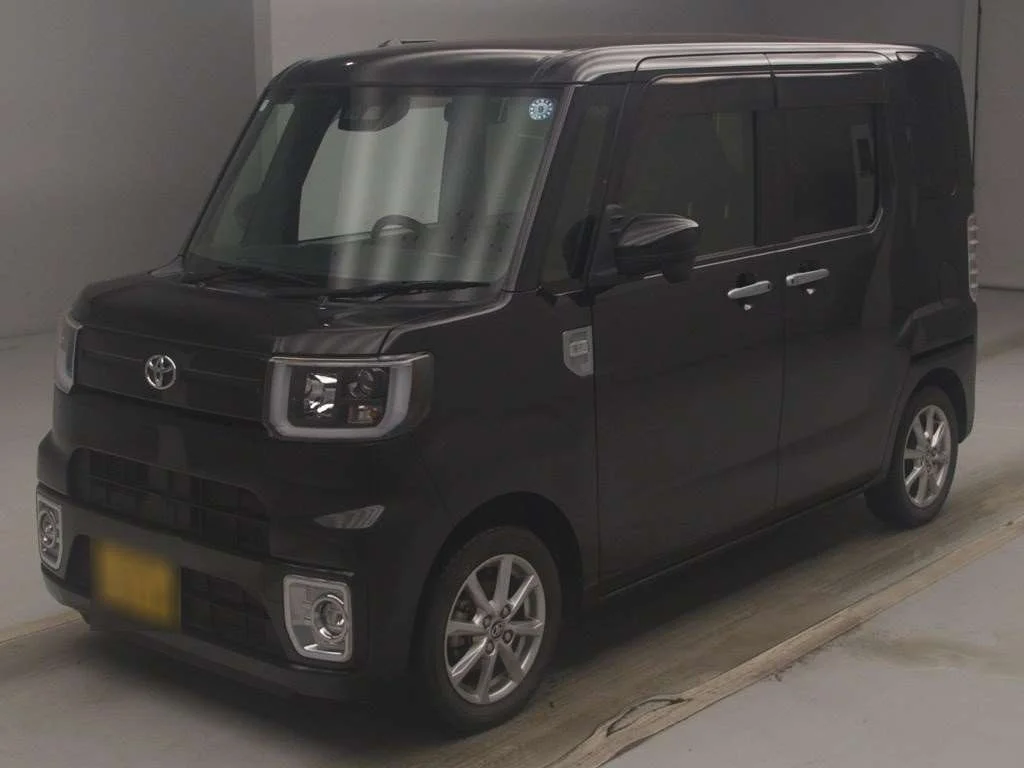 Toyota Pixis Mega LA700A 2022